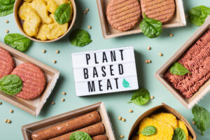 Scopri di più sull'articolo Sostenibili ma ultra-processati: il paradosso della “carne non carne”